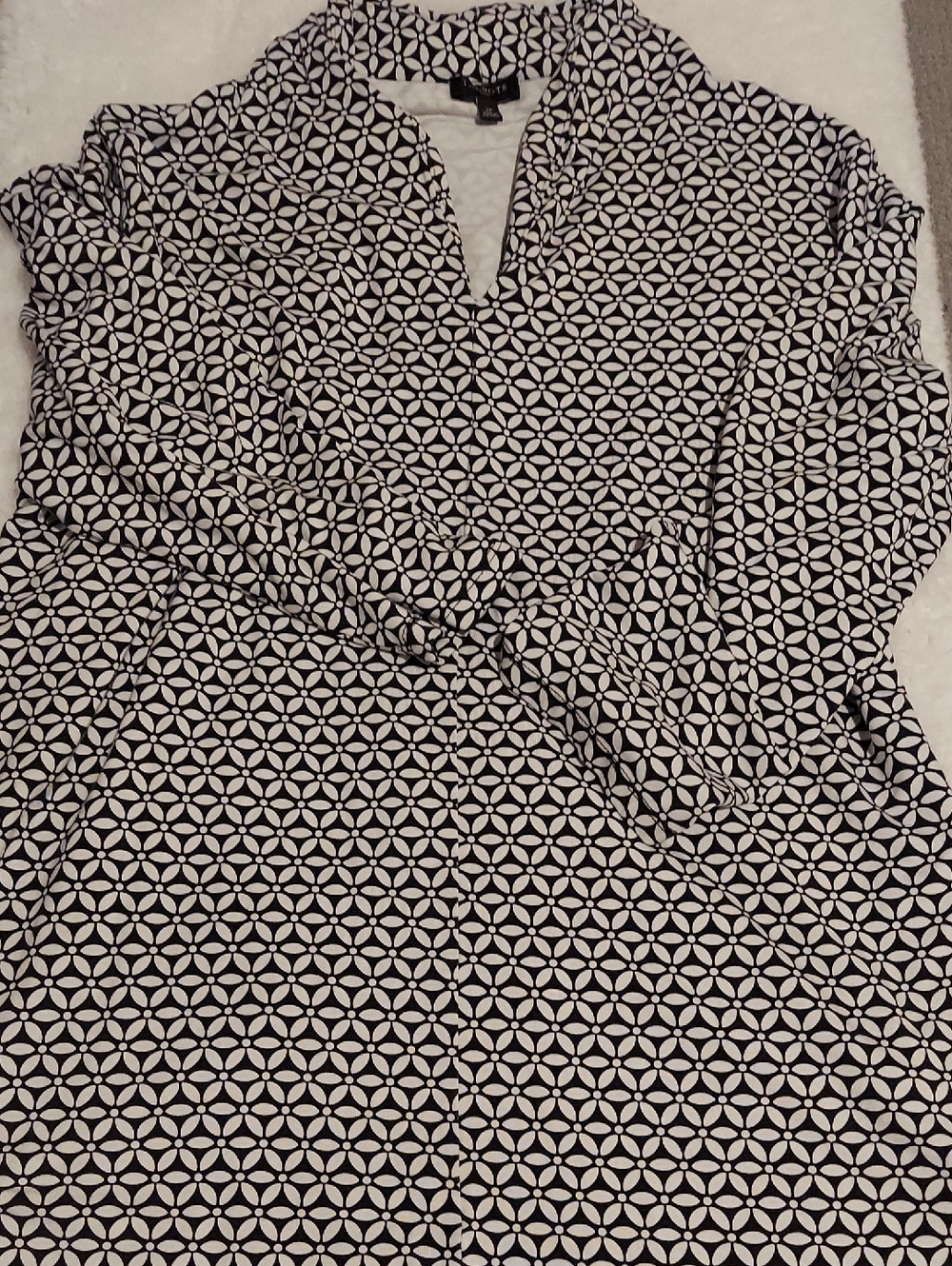 Talbots Black and White Geometric V-Neck Stretch Tunic